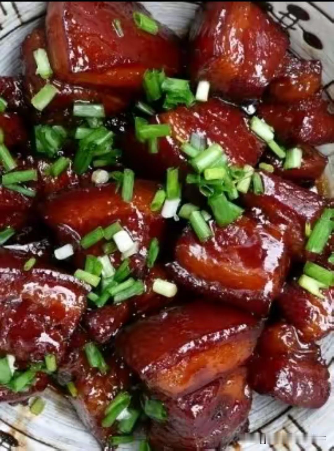 除了红烧狗肉，世界上最好吃的就是红烧猪肉，所有反对的都是违心论，不服可以吃过了再