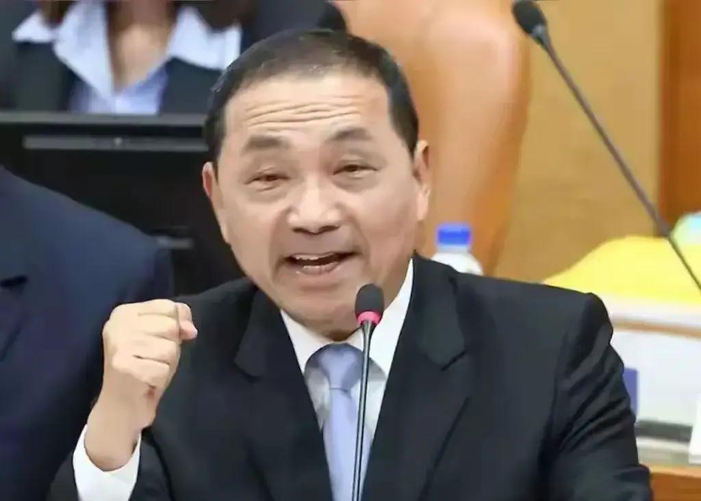 对手猛打“尊侯牌”蹭热度！李四川夜市喊话：侯友宜唯一接棒人是我！
       