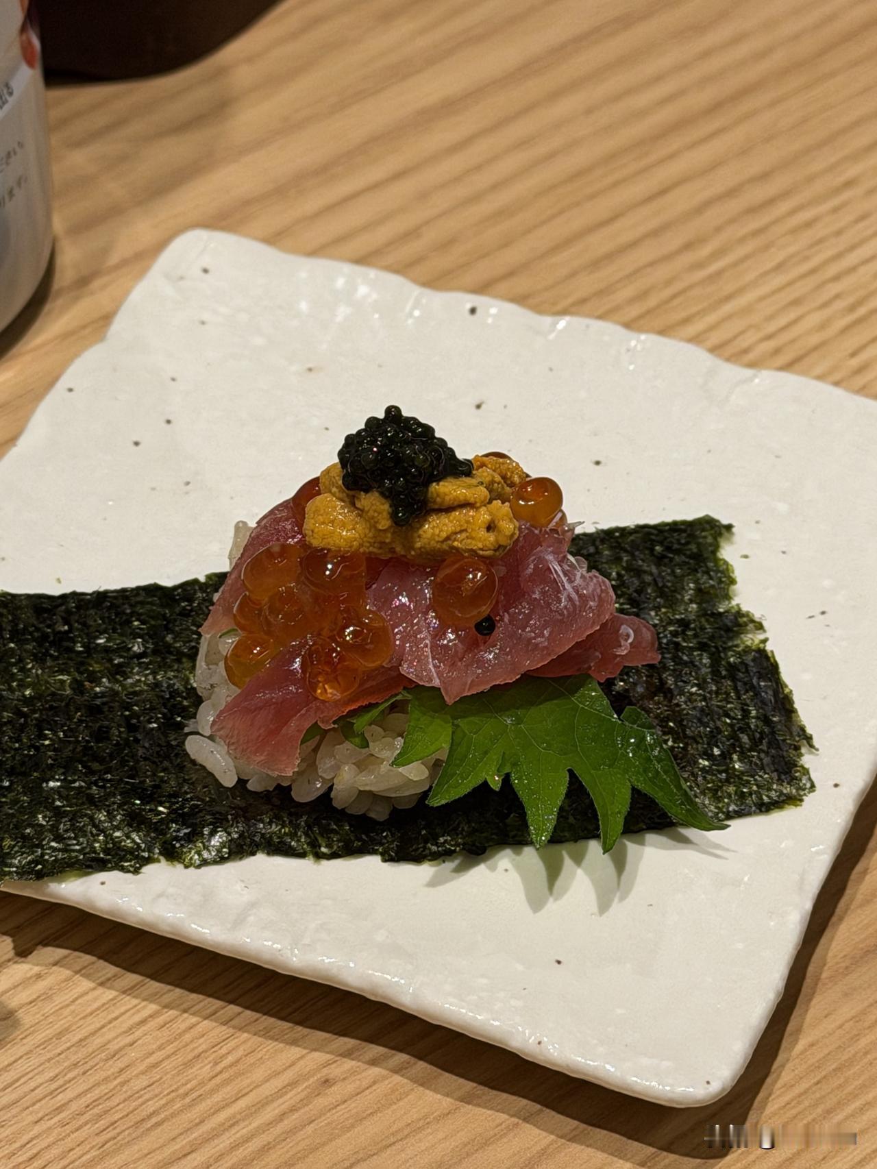 这几天在日本就光吃寿司和生鱼片了。