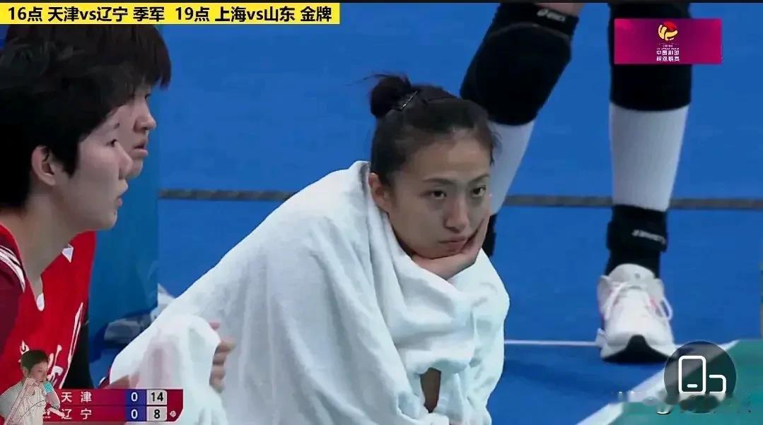 辽宁女排不敌天津队无缘奖牌，丁霞劳累过度持续低迷，段放杜秋爽程文状态一般，球队整