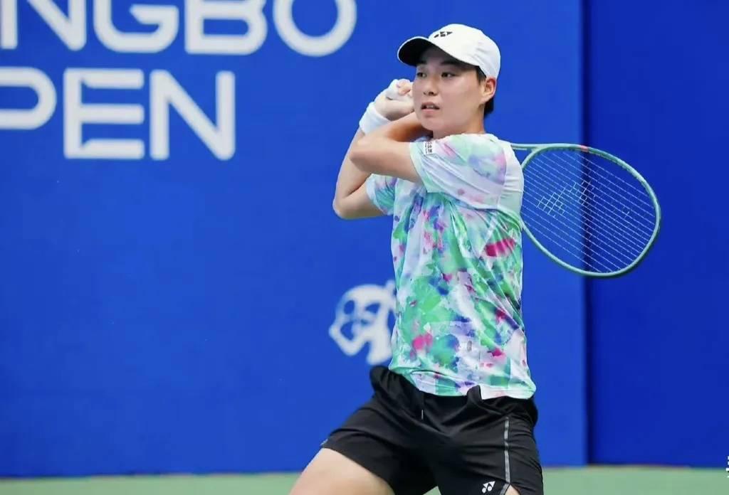 W35泸州半决赛
白卓璇6-0,6-3尤晓迪
施晗3-6,7-5,6-2逆转5号