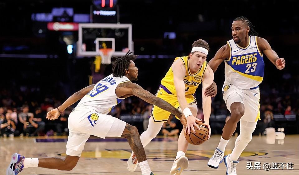 湖人虽然大胜步行者，但这两个人的表现值得说道说道。

里夫斯。球队大胜，自己的正