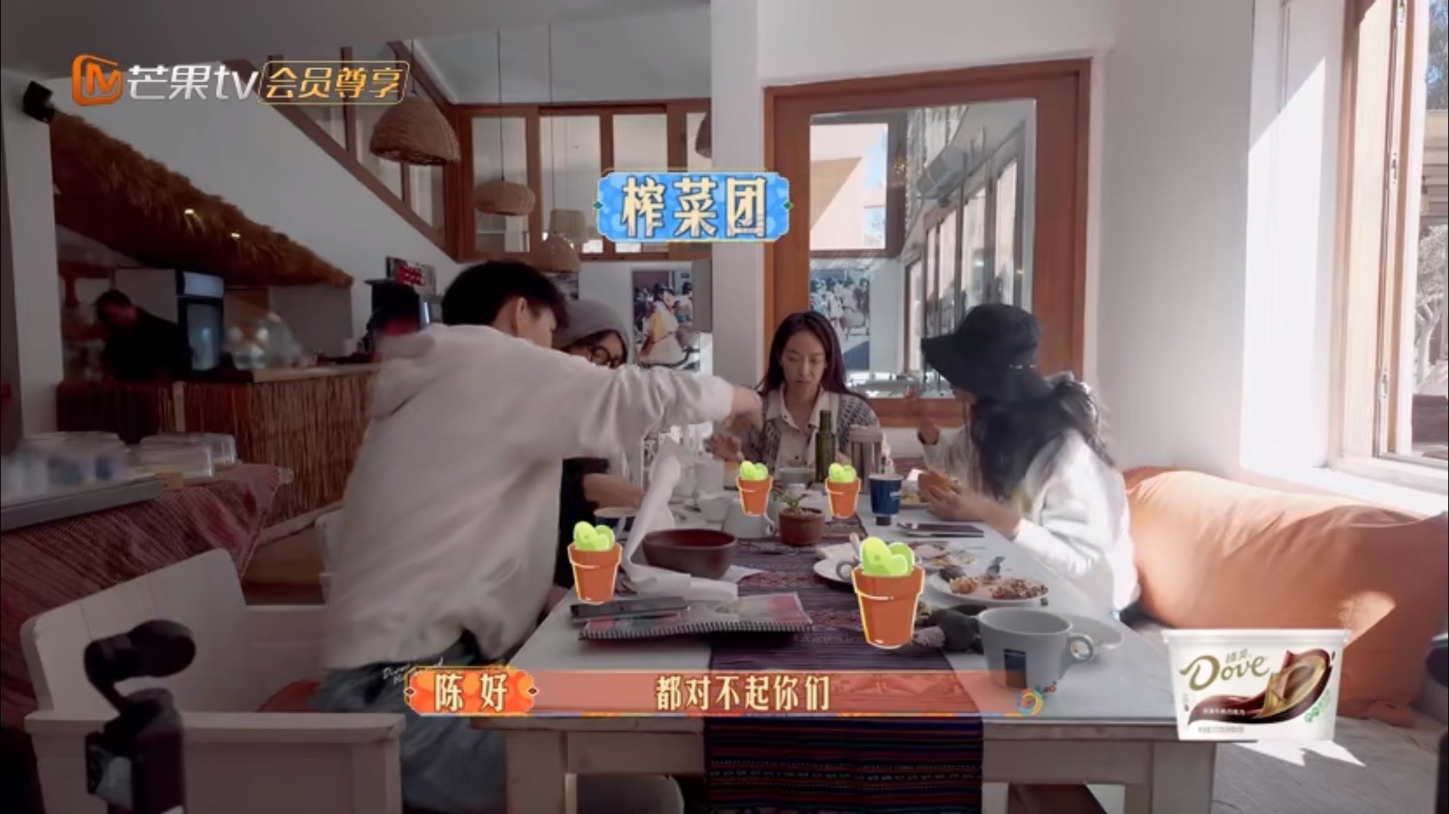侯明昊旅行的秘密武器在《花儿与少年6》的奇妙旅程中，有一样看似平凡却又充满惊喜的