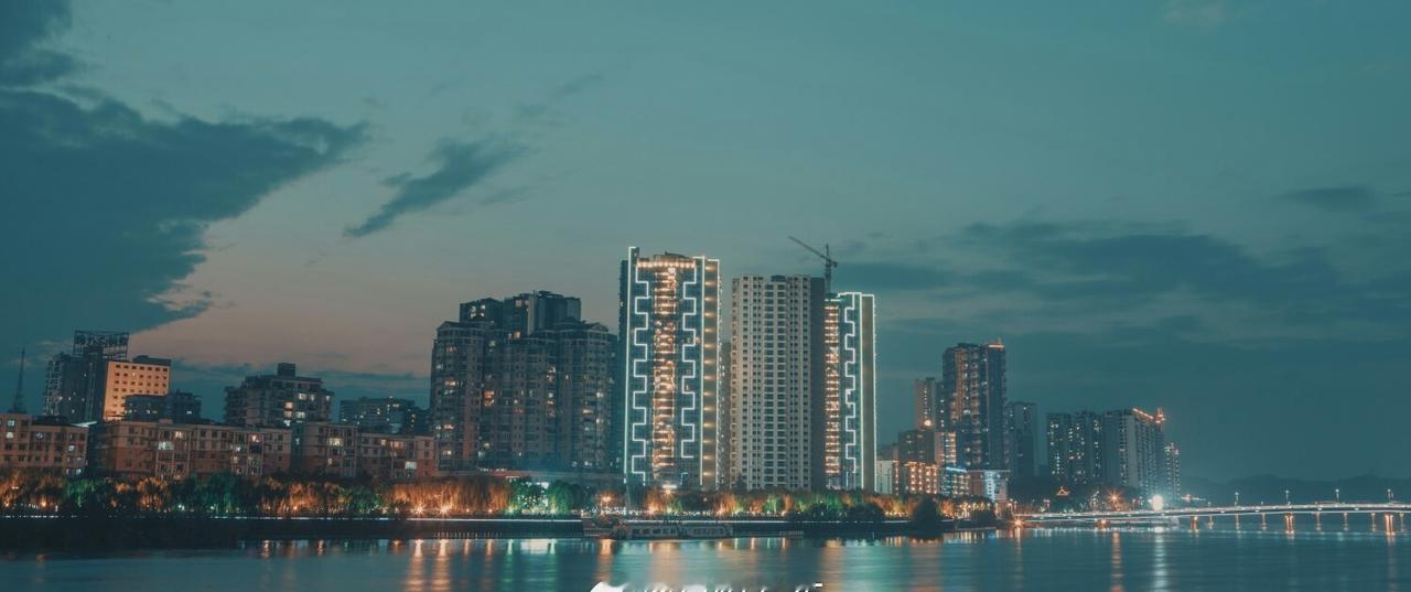 晚安 晚安简阳 晚安 [超话] 晚风捎来安宁，夜色包裹温柔，放下纷扰，今夜只拥甜