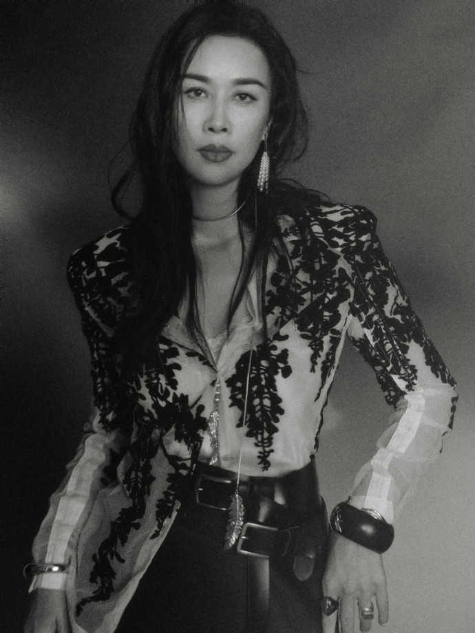 那英 冷脸1那英的平时怼人直来直去像个鲜活魔丸，可一旦安静下来，冷着脸不说话的瞬