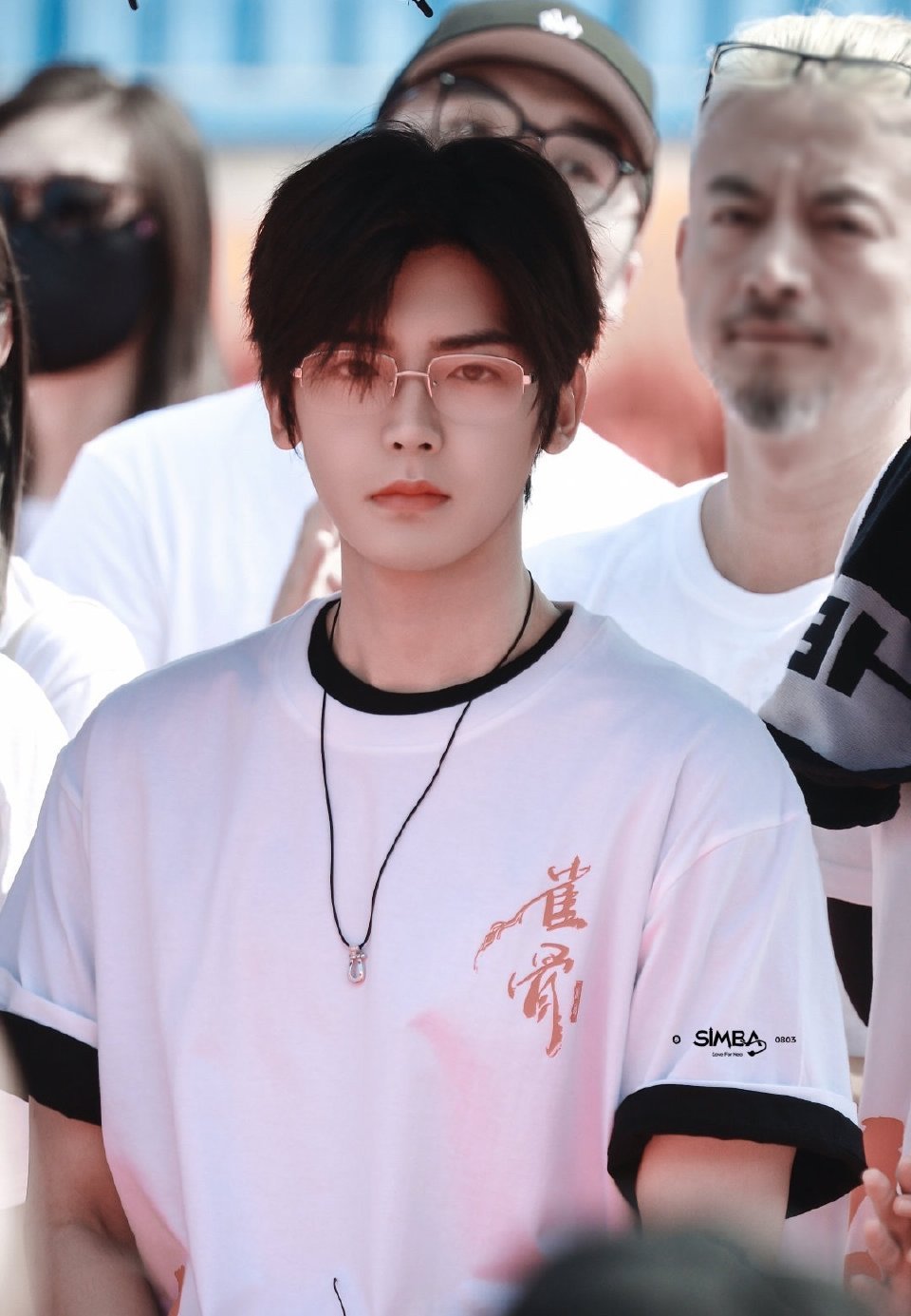 侯明昊、艾米《雀骨》开机路透，两个人状态好好，开机大吉拍摄顺利[憧憬] ​​​