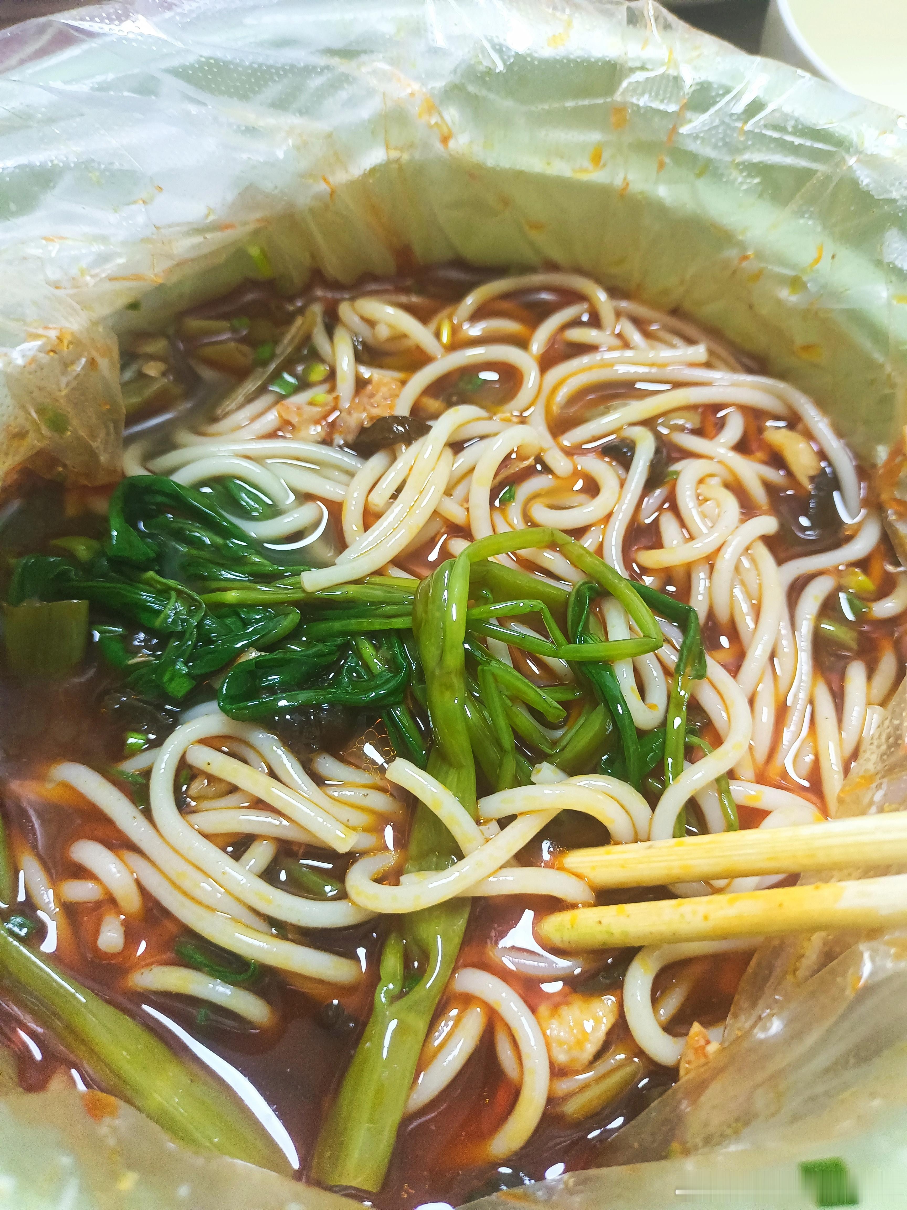 螺蛳粉的后劲大 ​​​