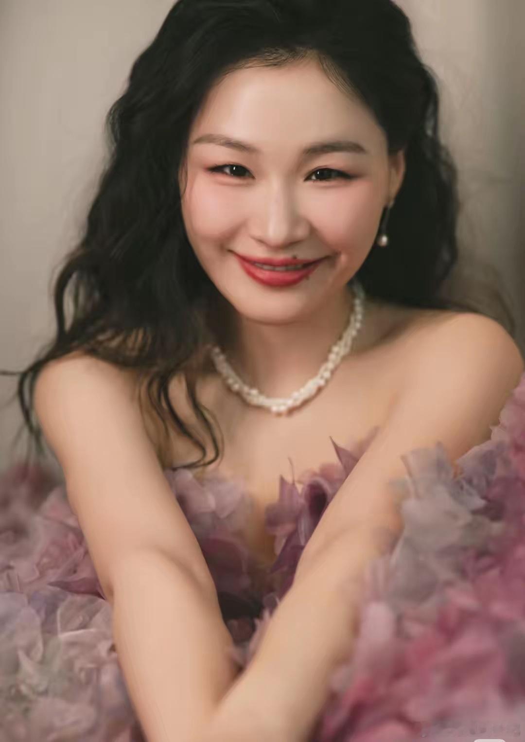 果然还是男人更了解男人，我问老公，金靖结婚了，长的也一般，为啥张凌赫，常华森都这