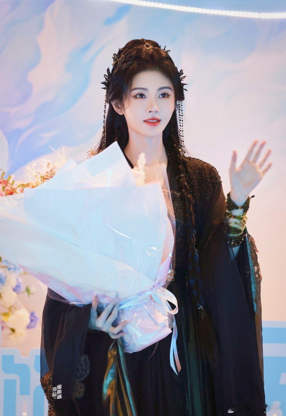 郭敬明新作《月鳞绮纪》全员妆造曝光，鞠婧祎、曾舜晞、陈都灵、田嘉瑞、闫桉齐亮相。