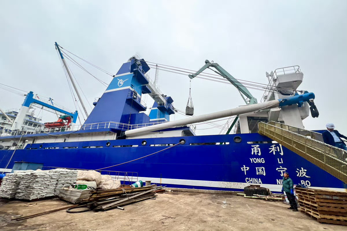 宁波硬核智造甬利号备战南极远航浙江首艘南极磷虾捕捞加工船甬利号，在宁波象山鹤浦基