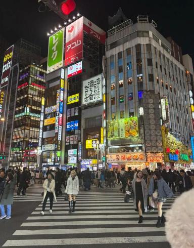 “日本人还没慌，这群中国人先失眠了。”
 
存款300万、东京一套公寓、孩子进了