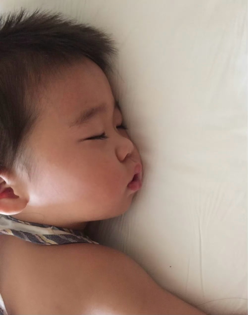 经常有胖友说我儿子照片发的少，其实我手机里有很多他的照片。这两年他和老大都进入了