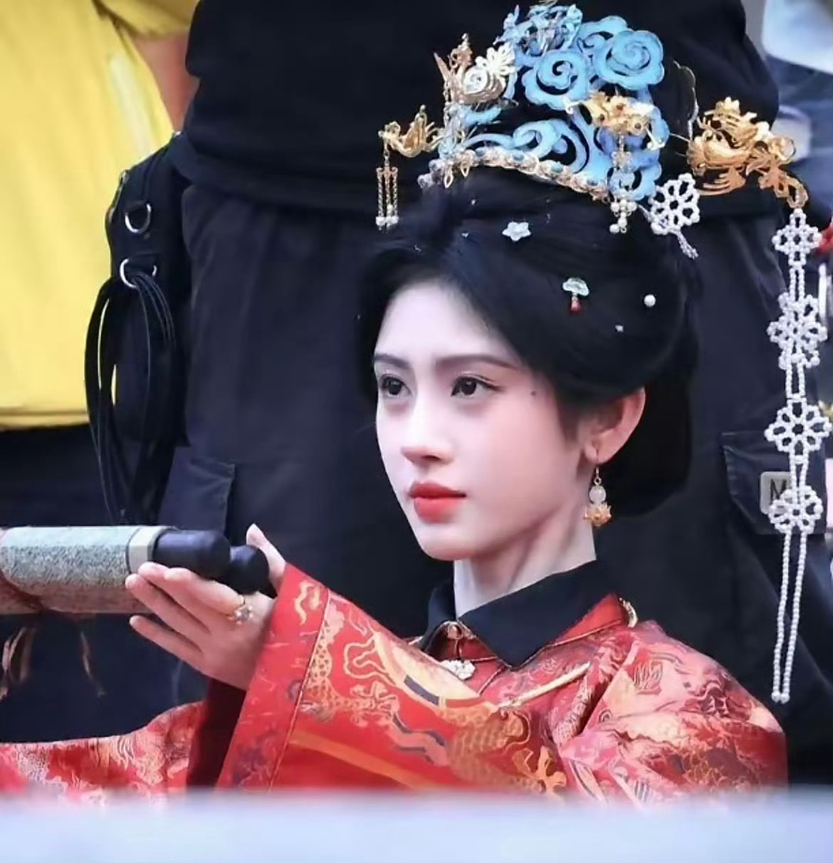 眼前一亮 