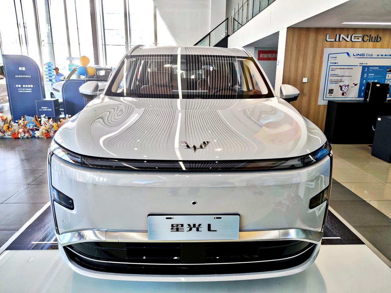 十万级大六座SUV《星光L》
   上汽通用五菱旗下，全新星光L于2029年7月