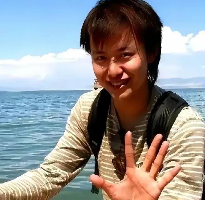 王垠，1979年出生于四川，清华计算机系硕博连读在读博士生。因不满学术，加上与导