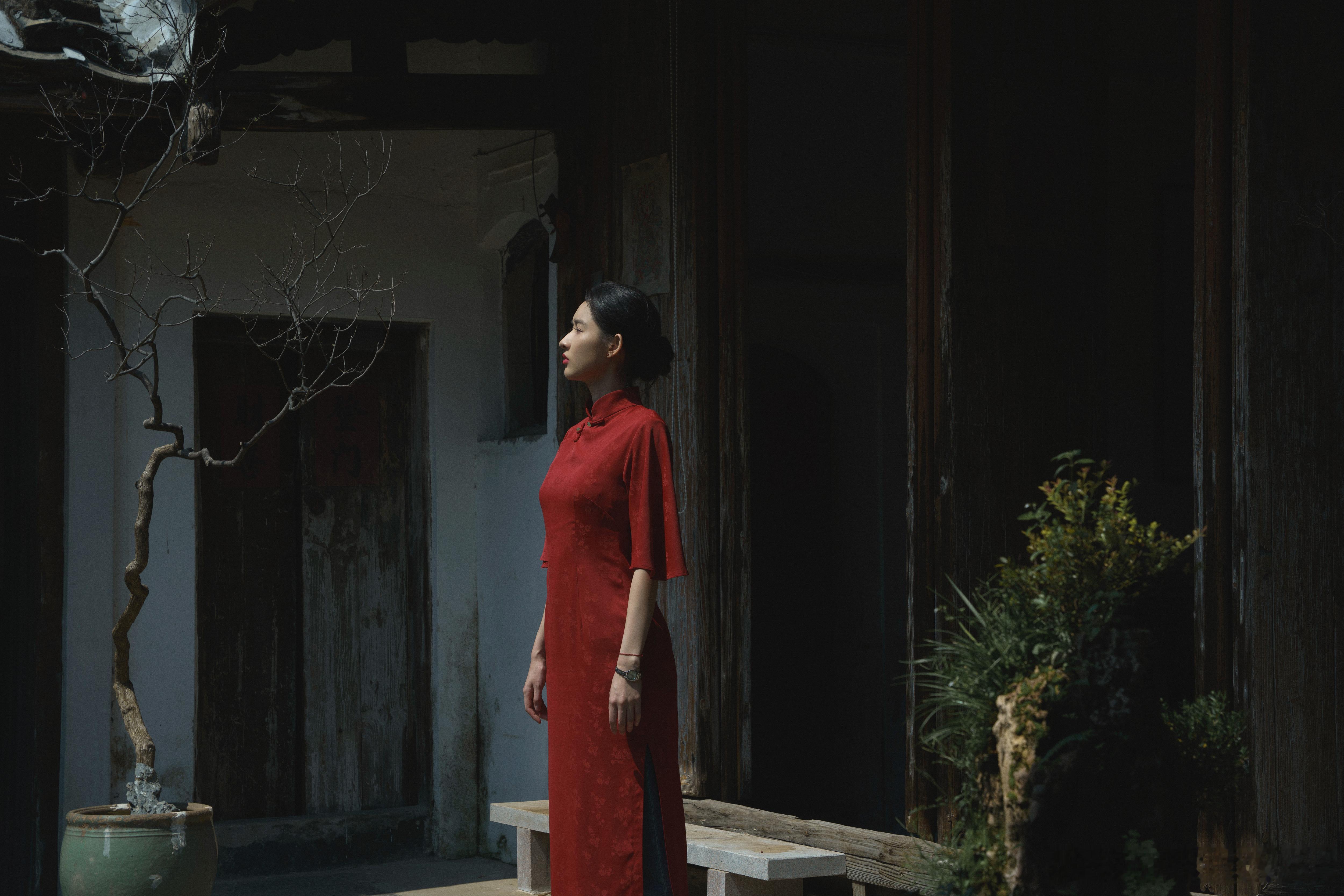 王玉雯剁西瓜这里演的好爽 王玉雯剁西瓜这段太有感觉了！从隐忍到爆发，把愤怒全砍进