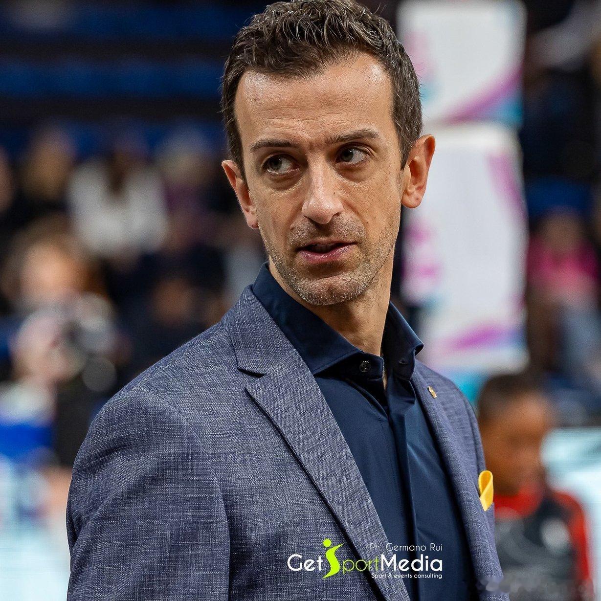 排球 🎙️ 丹尼尔·桑塔雷利：此刻，我的思绪全在欧冠联赛上。坦白说，我们有着非