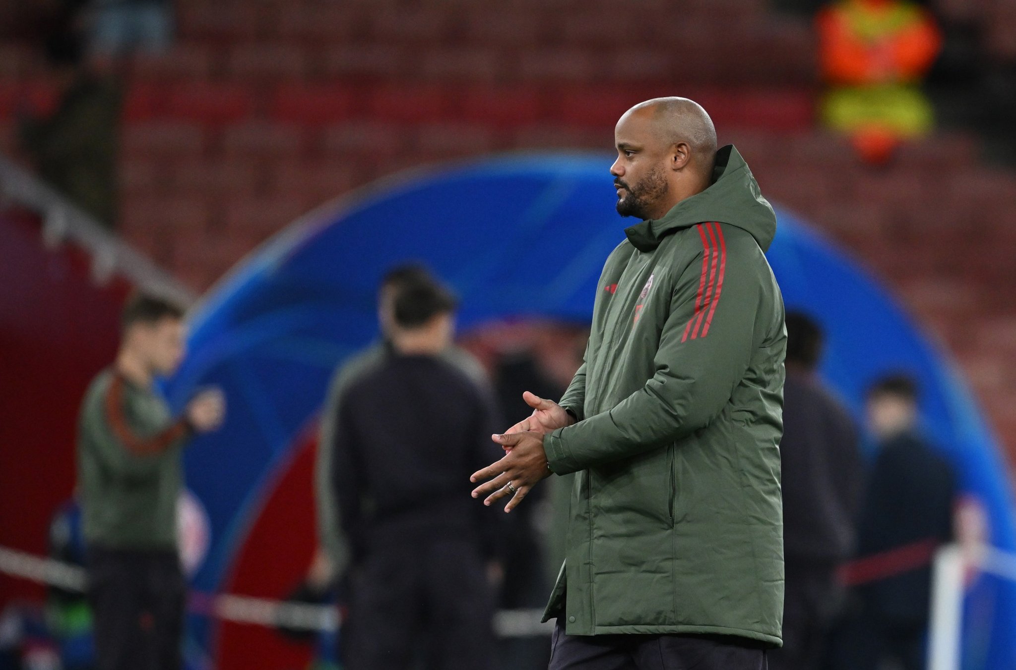 【孔帕尼：饥渴是成功关键，创造力是足球灵魂】孔帕尼接受《塞本纳51》杂志专访②。