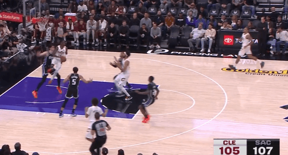 哈登骑士首秀：末节爆发15分&关键三分助队取胜，23+8开启骑士生涯P1哈登右翼