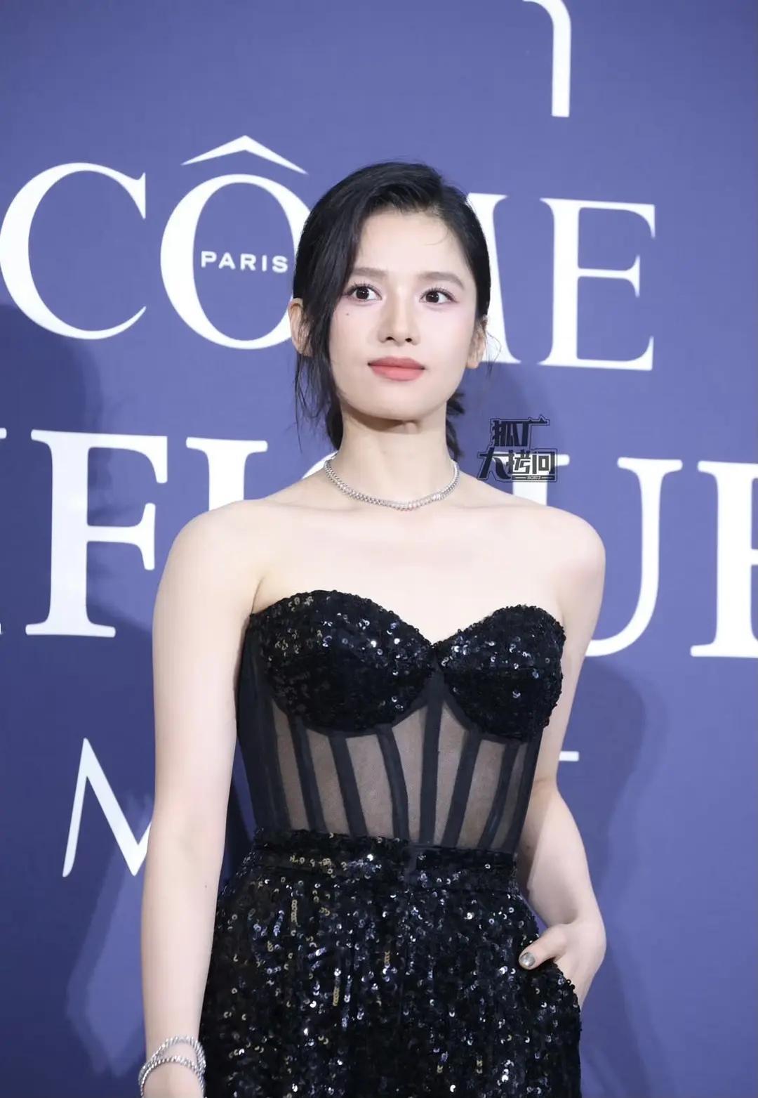 张婧仪这个造型 谁想出来的[费解] ​​​