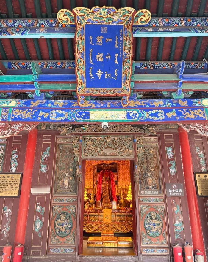 因为一次口角，法雨寺里藏了多年的秘密兜不住了。

谁能想到，庙里一个平时慈眉善目