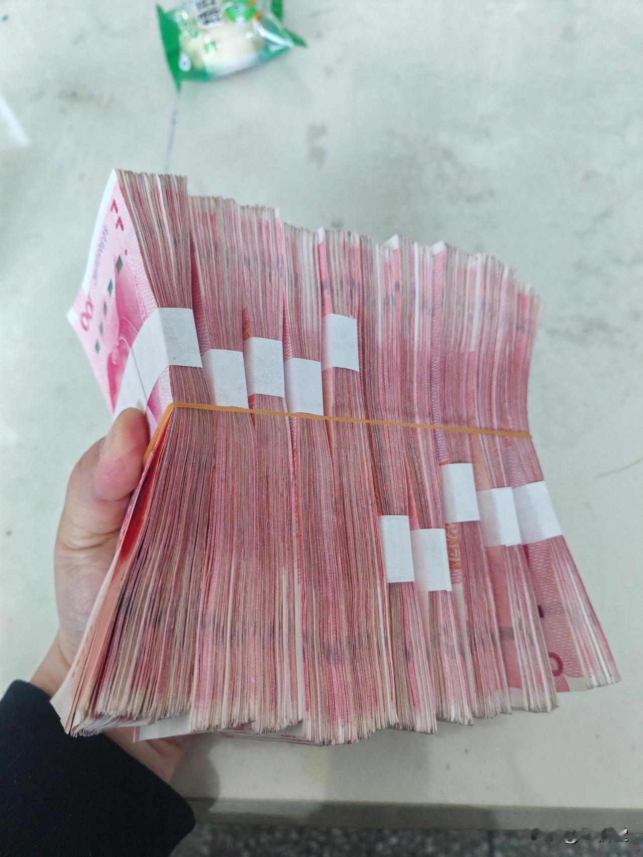 随手拍张照告诉你个扎心的秘密：一百块钱都借不到的时候，不是别人没钱借给你，而是你