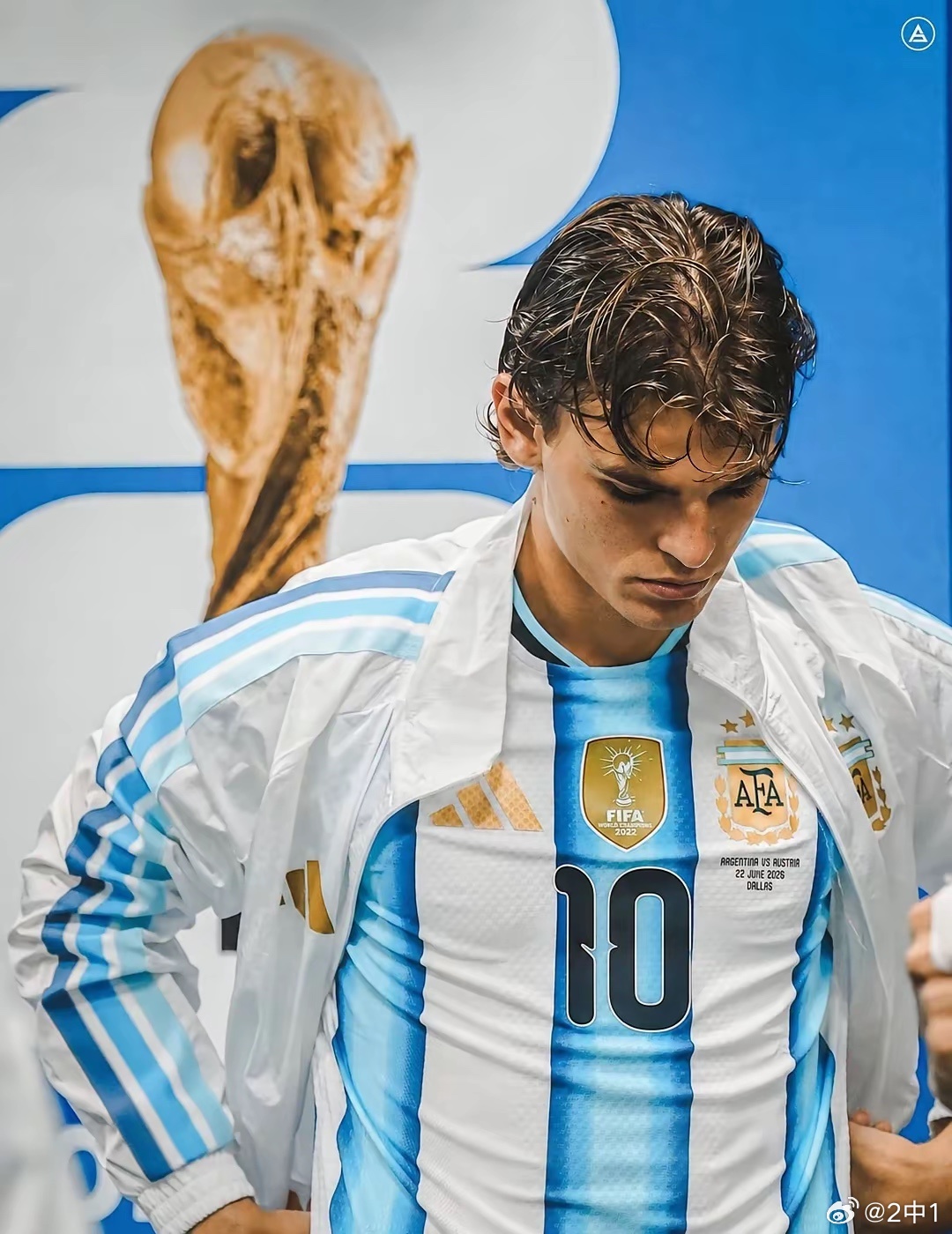 据ESPN阿根廷站报道，在梅西正式退出国家队后，21岁的尼科·帕斯有望继承象征荣