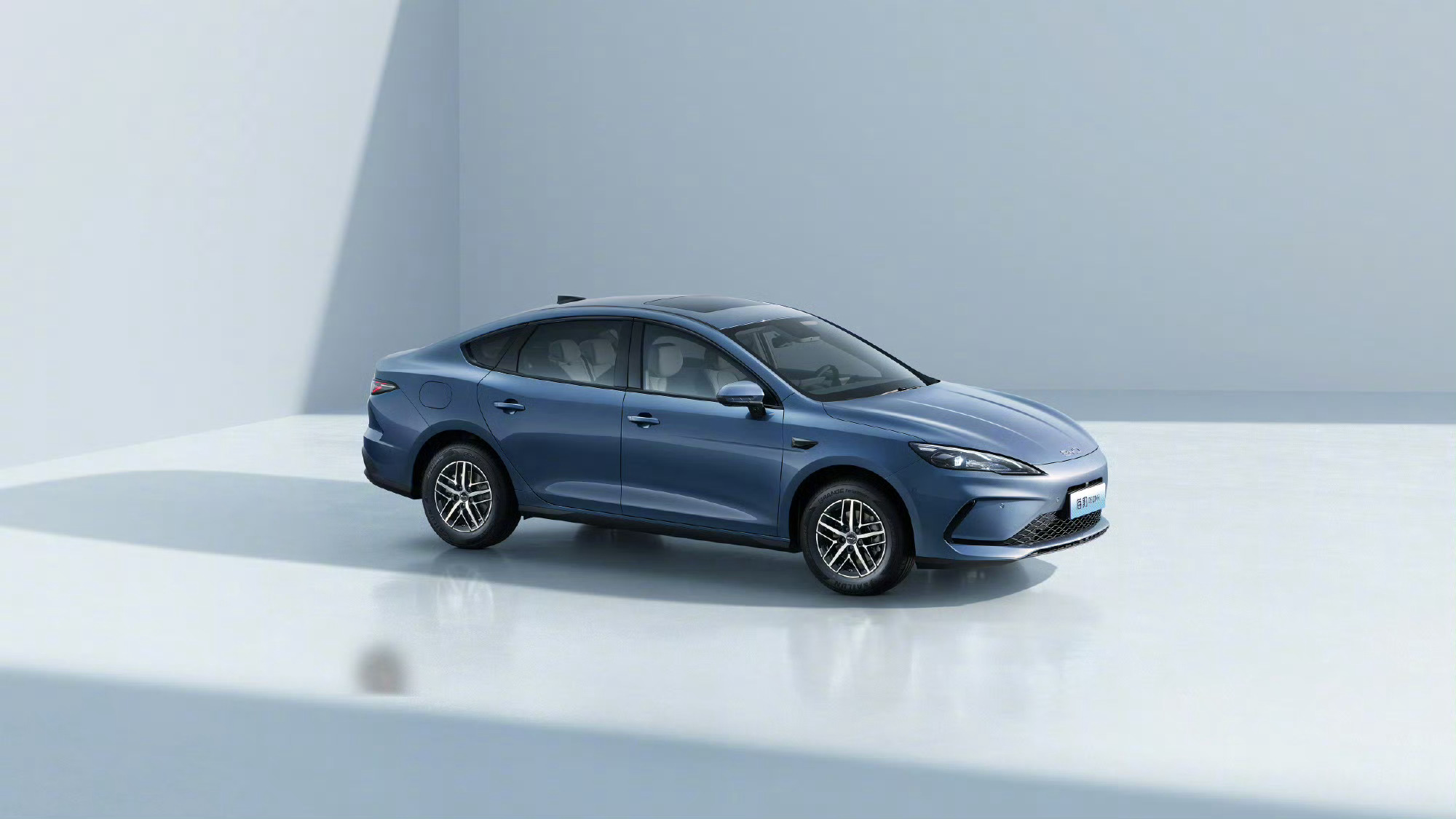 你想要的大电池DMi来了比亚迪这波直接把插混续航卷到新高度了！秦PLUS、秦L、