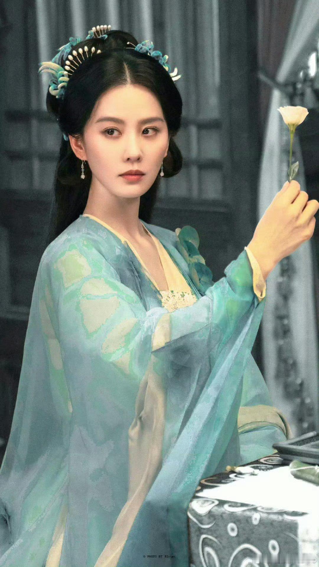 网友画的刘诗诗东方淮竹 ​​​ 好有神韵啊 淮竹的气质画出来了 ​​​
