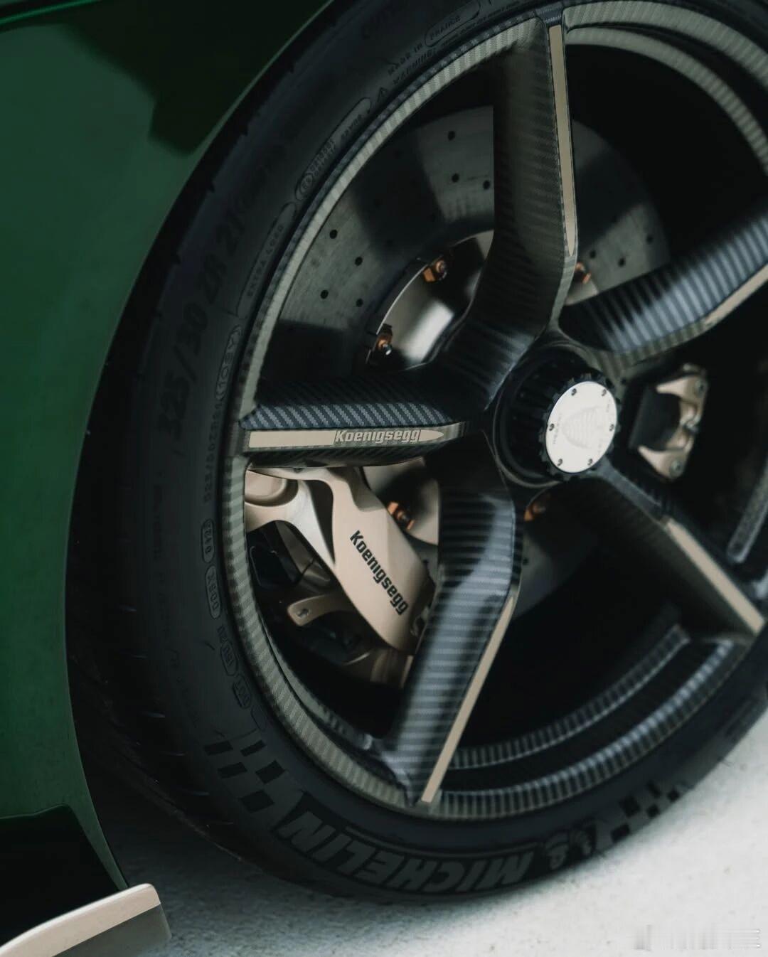 柯尼赛克Jesko Attack 墨绿碳纤划破天际，柯尼赛克Jesko Atta