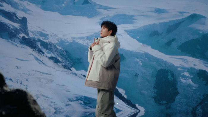 梓渝的隐藏收纳术 没想到手机壳还能这么用！梓渝曝光随身小细节，将备用SIM卡放进