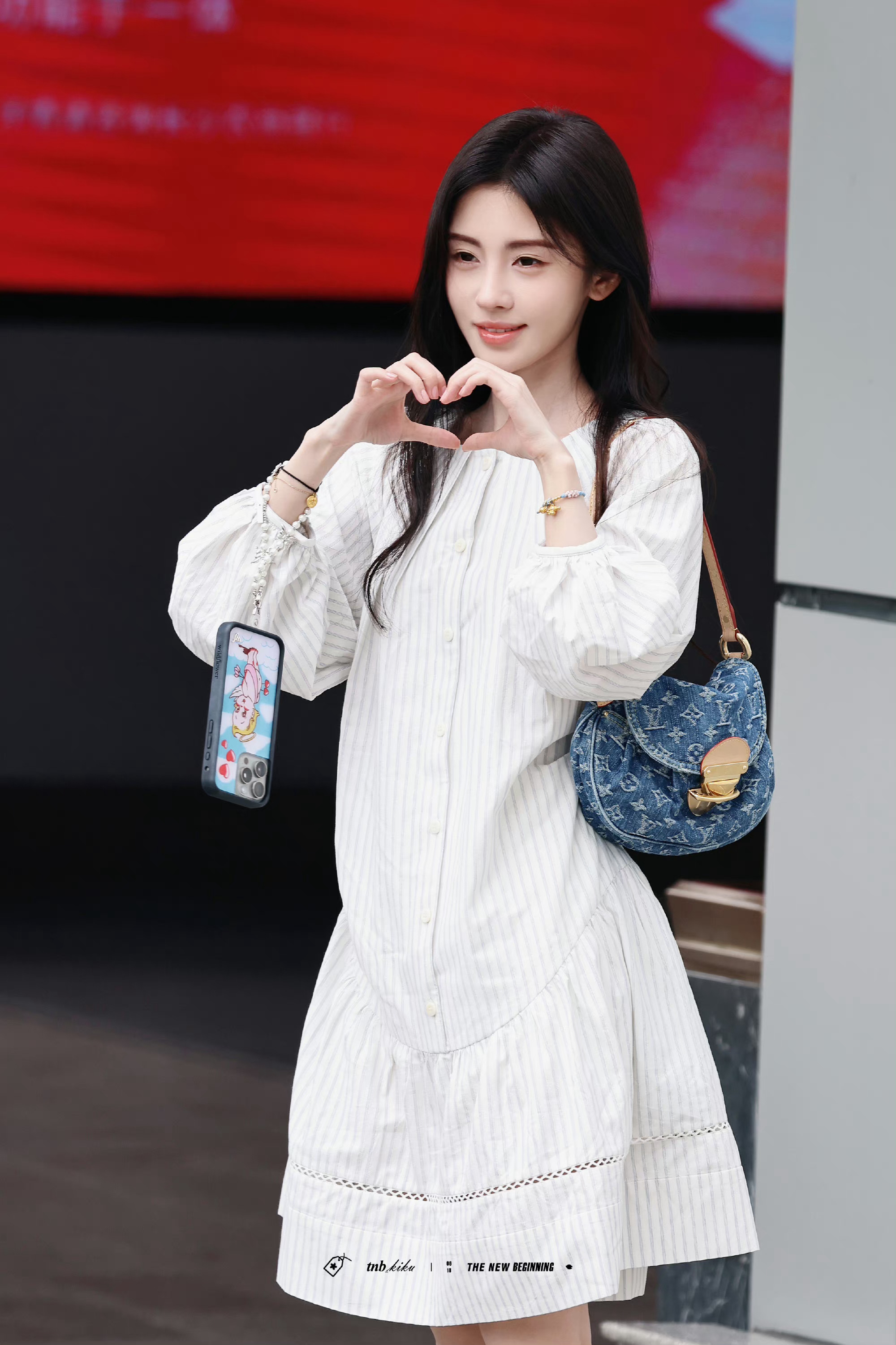 #鞠婧祎白色条纹裙# 鞠婧祎身穿白色条纹裙饭撒啦！宝宝你真的美晕！！生日快乐🎂