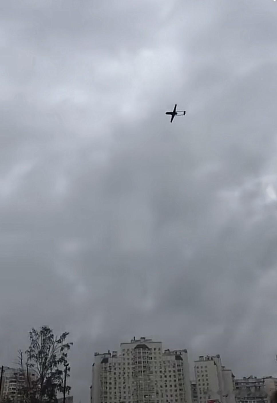 乌无人机慰问莫斯科，点名卡波特尼亚炼油厂！乌克兰狂暴无人机莫斯科莫斯科卡波特尼亚