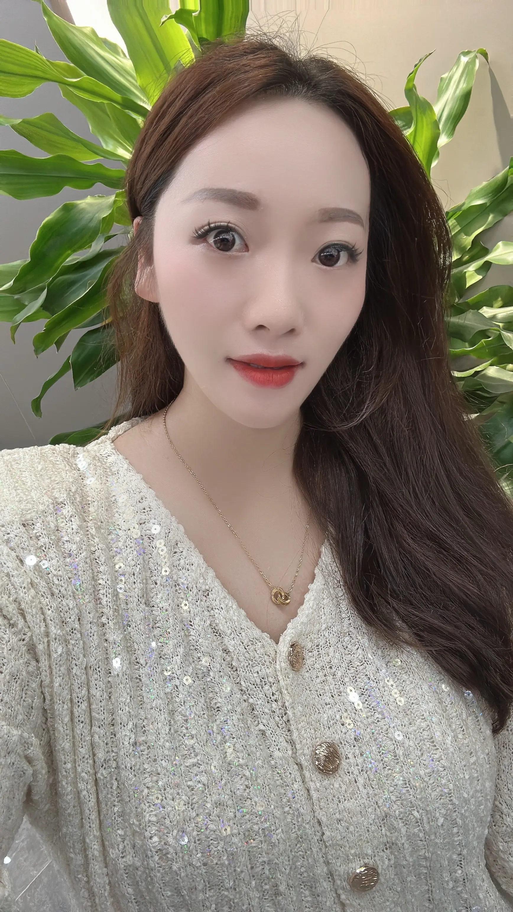 节日都是留给幸福的人 我只是个 沉默不语的看客