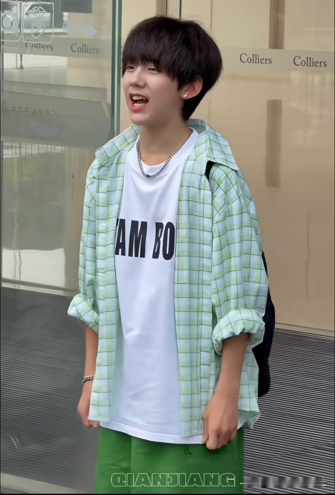 一个14岁的孩子，好好的怎么成了这样了？

说实话，我对张嘉懿这个少年根本不认识