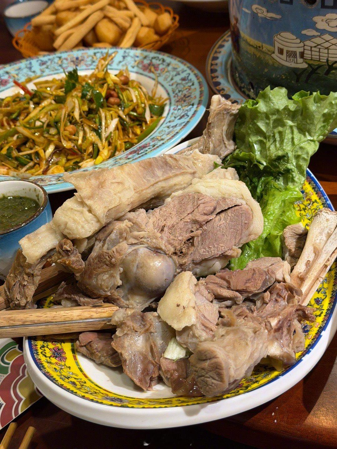 今天饭菜老硬了，可惜身体抱恙，只能喝白的了 呼伦贝尔