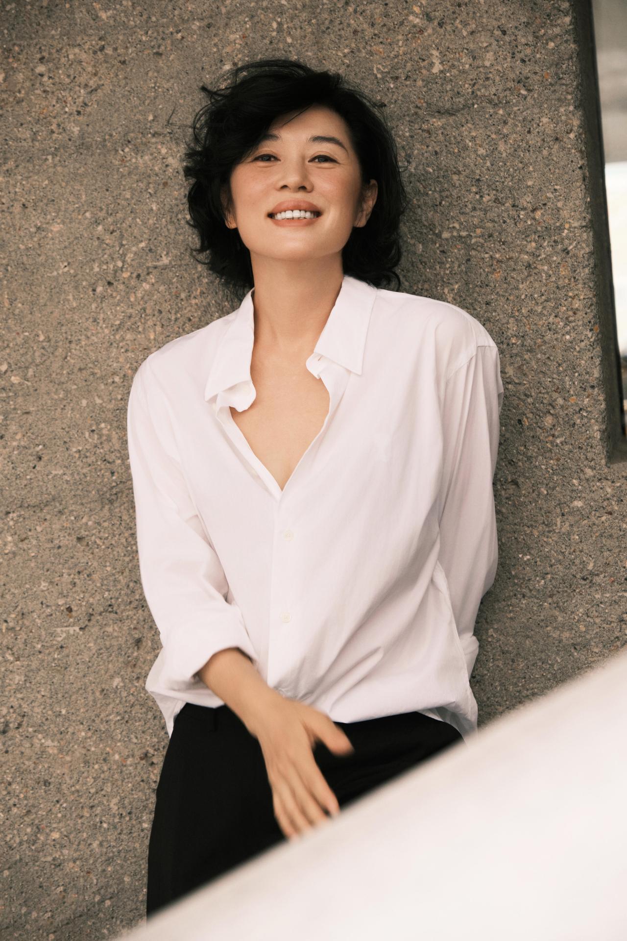 余男，是那种不靠颜值、不靠绯闻，却凭演技与独特气场，被吴京公开夸“性感”的实力派