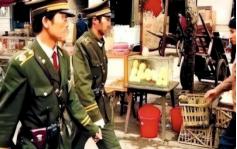 1996年春天，唐山陡河清淤，挖出来一把裹满泥的"五四"手枪。谁都没想到，这把枪