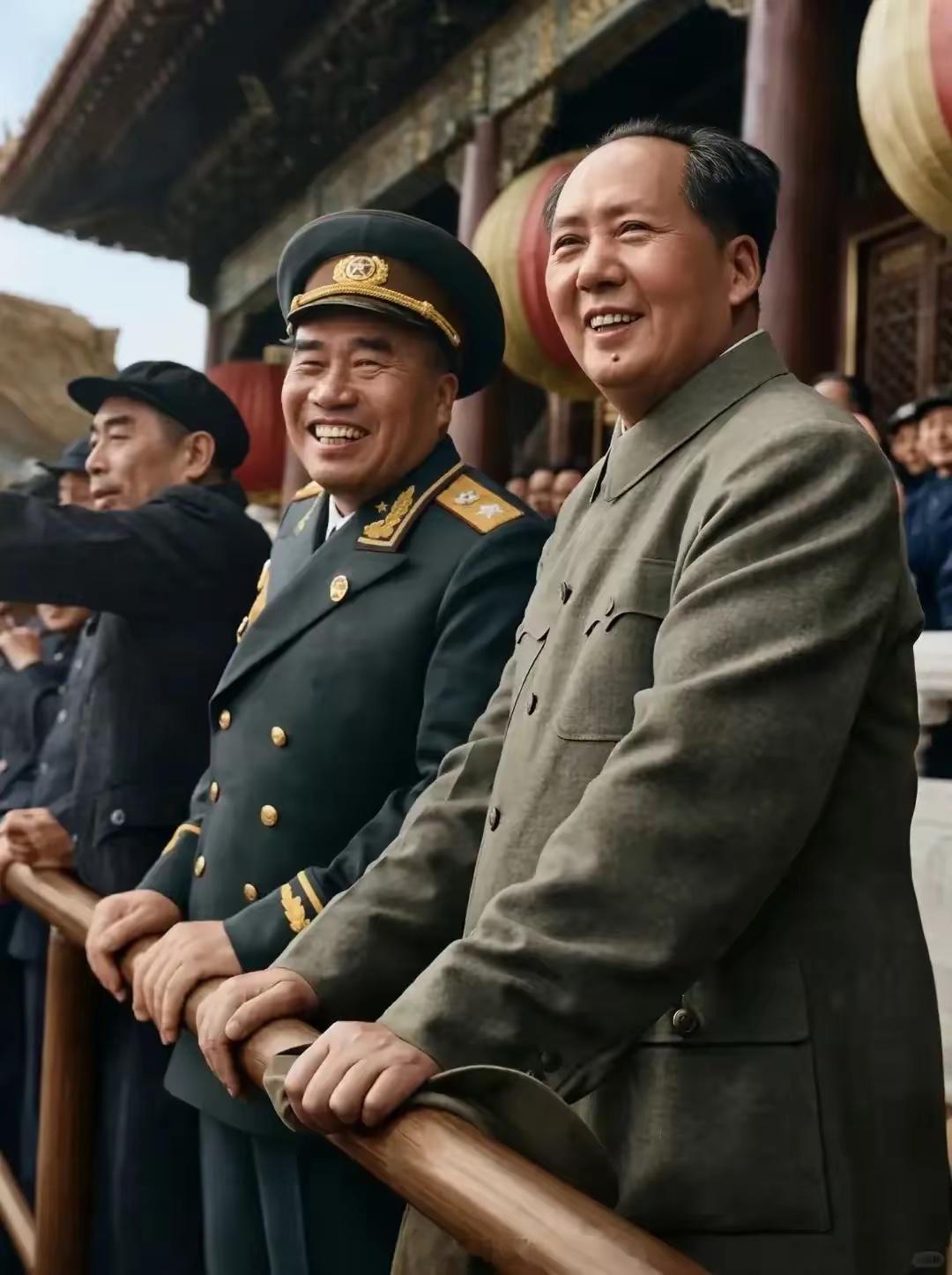 1958年4月中旬，上海，朱老总脚穿布鞋，身穿布衣，从4月13日开始，短短几天中