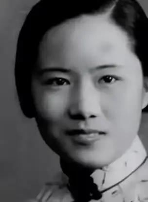 她帮美国造出原子弹，37年后回国，见到周总理开口第一句话是："我找不到父母的坟了
