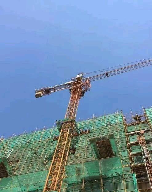 同事花300多万买“四代住宅”还摇号抢，我一句话让他沉默了……

同事最近在三阳