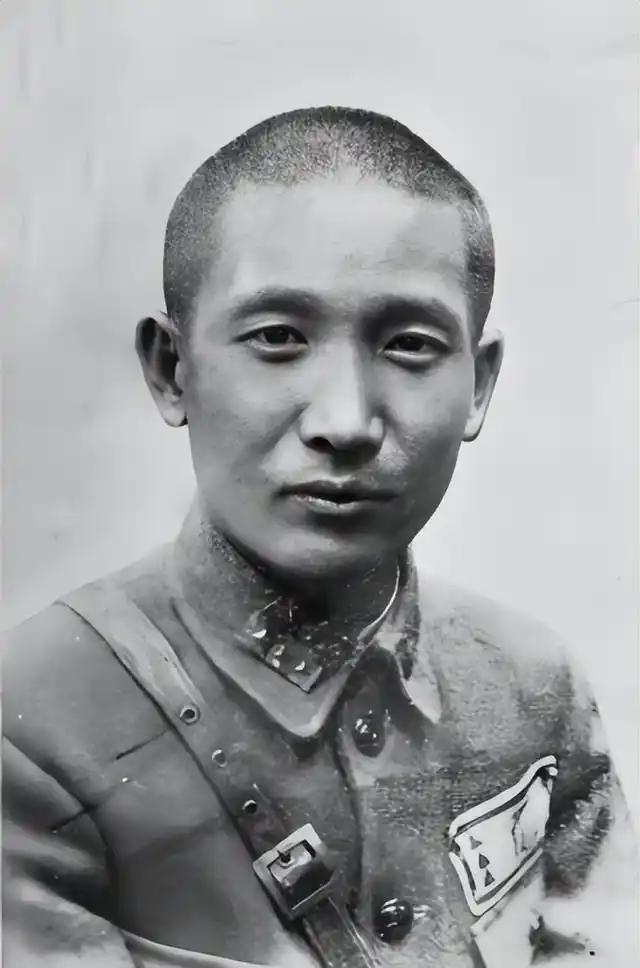 1949年，一次宴席上，曾经的国民党高官张治中端着酒杯走到毛主席面前，直言不讳地