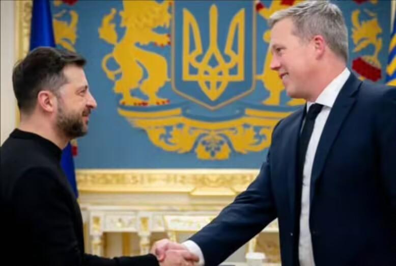 美国防长赫格塞斯已经将美国陆军部长德里斯科尔从乌克兰和平谈判中撤下。因为他觉得德