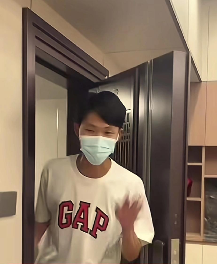 据说叶锐聪被抢走后一直在深圳生活，深圳离东莞如此之近，叶锐聪的妈妈却寻子长达18