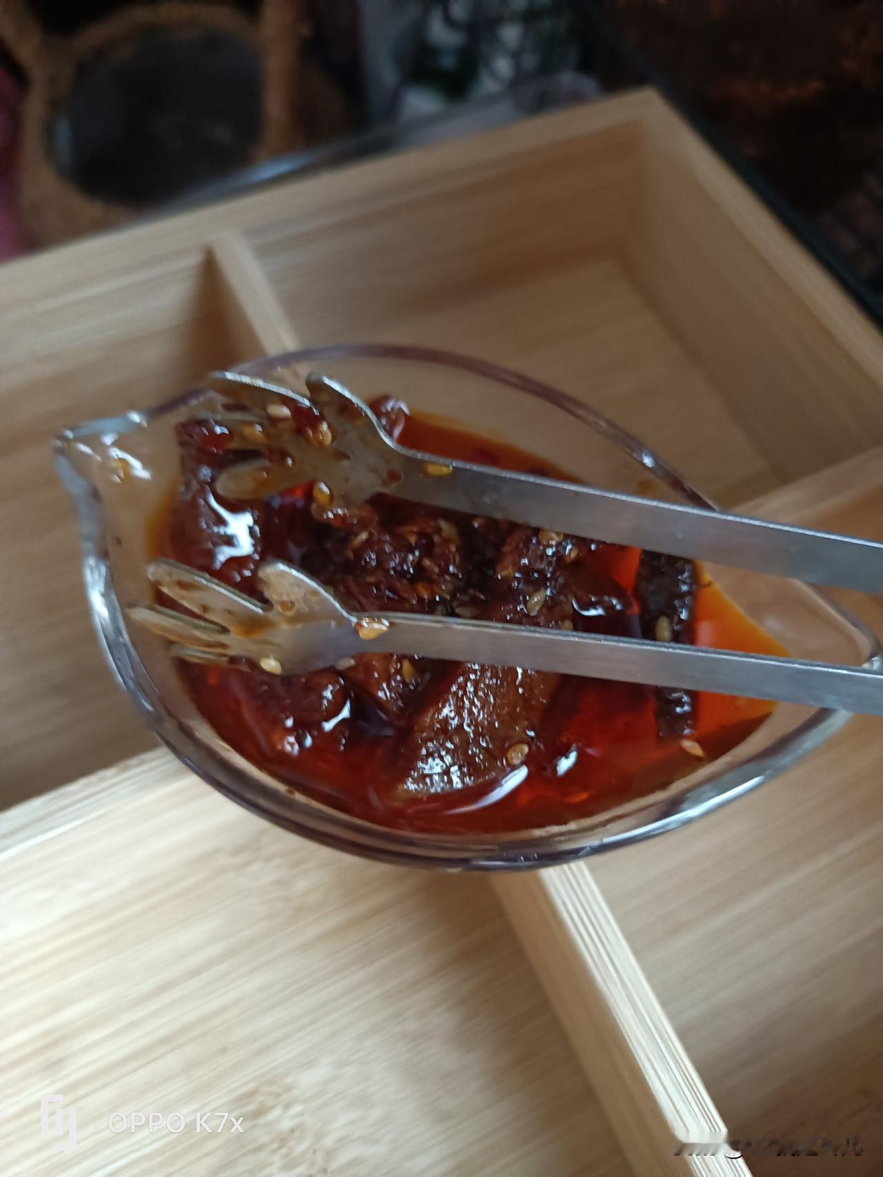 喜欢美食，这是自己做的猪肉干，没事就会来几根，好吃