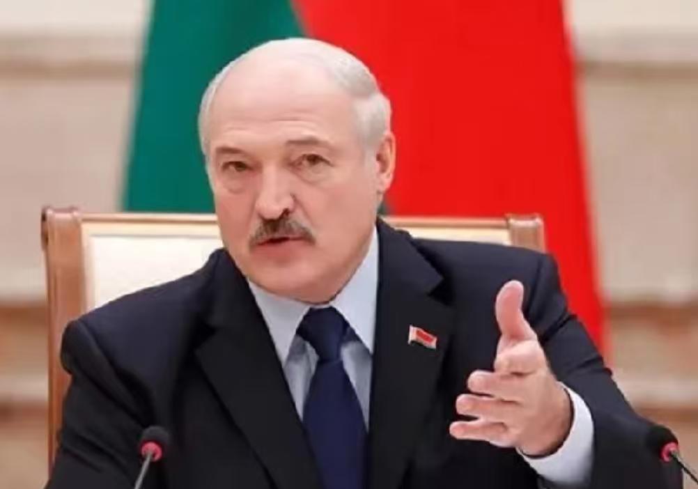 就在别的国家还在观望的时候，白俄罗斯总统卢卡申科表示，美国总统特朗普亲自邀请我加