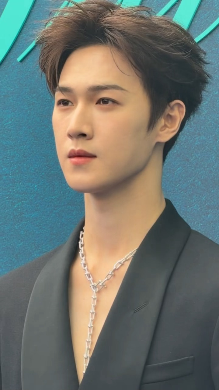 李昀锐今日线下活动丨深v男神 好慷慨吧