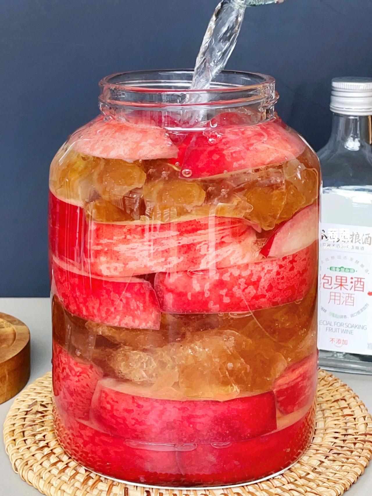 没想到桃子酒不仅颜值高，还这么好喝！！
酒香里混合酸甜清新的桃味！太爽口了！
我