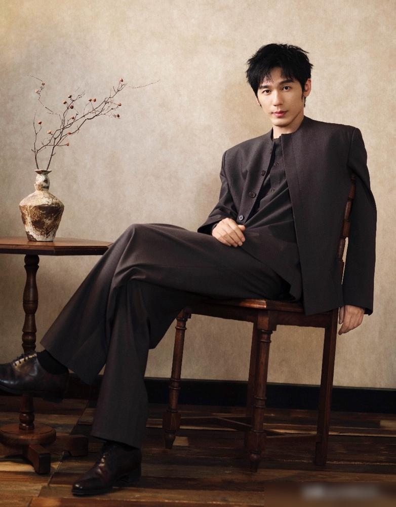 白宇曾因“事业未稳不结婚”错过爱情，如今跟女友刘萌萌爱情长跑11年，他还是不急？