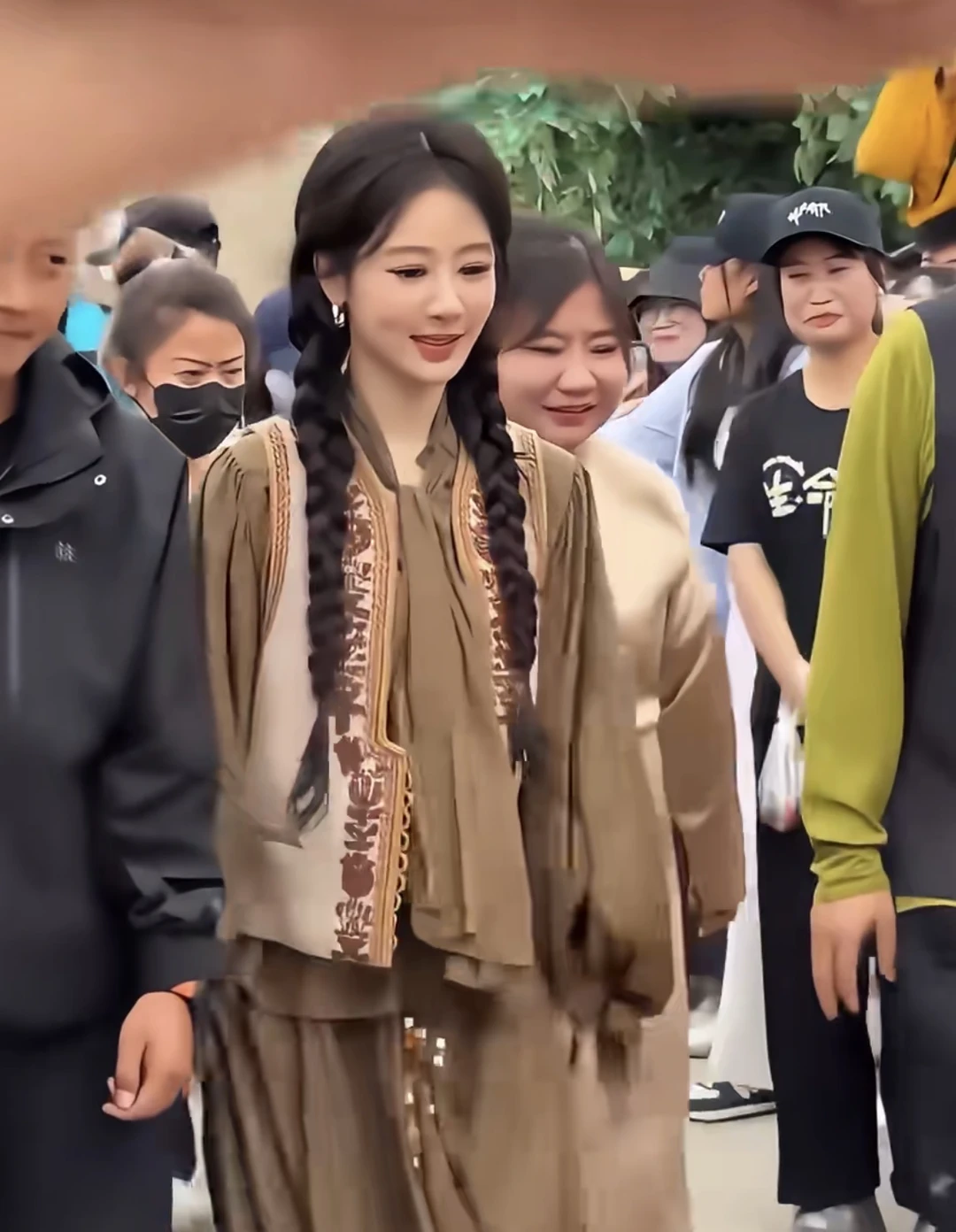杨紫回德令哈《生命树》了，我也刚刚路过！